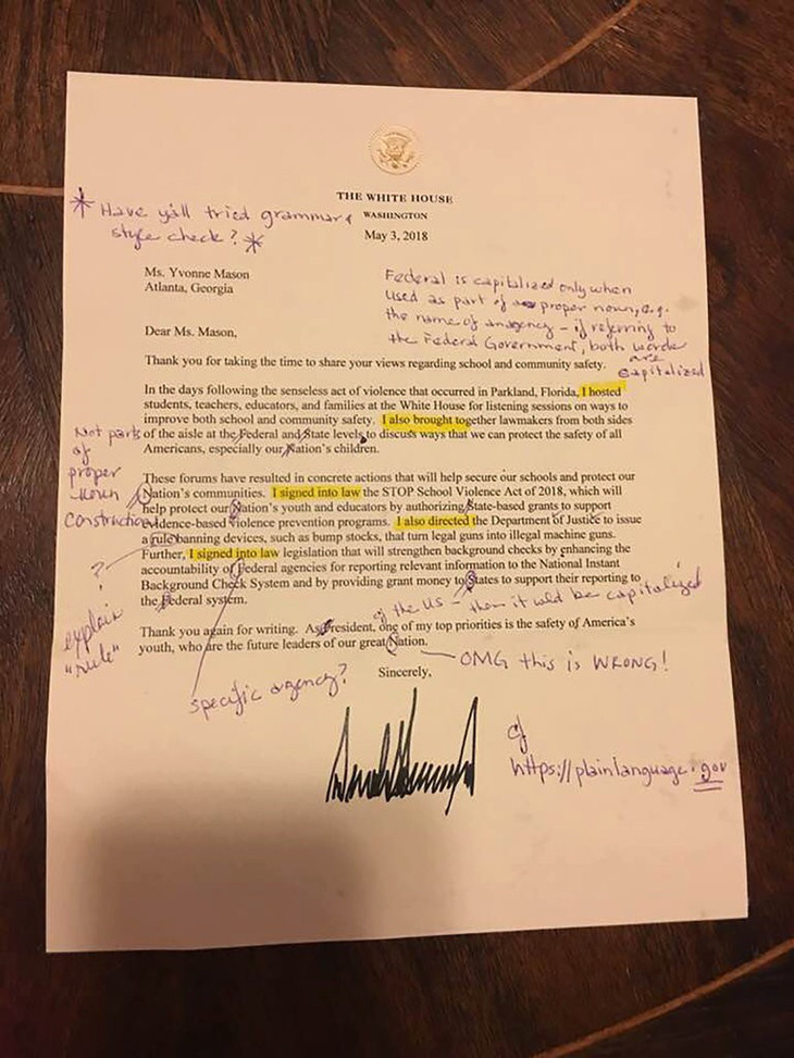 Cô giáo về hưu trả lại thư của Tổng thống Trump vì viết kém quá - Ảnh 2.