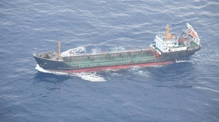 Tàu Trung Quốc lại bí mật bán dầu cho Triều Tiên? - Ảnh 1.