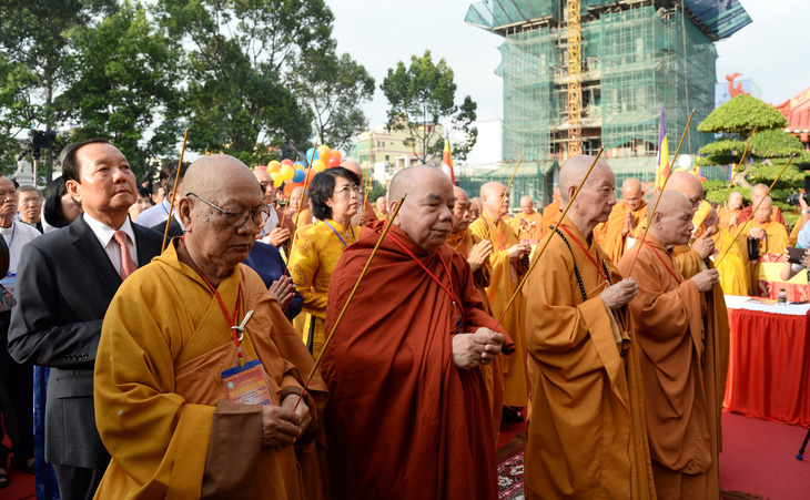 Hàng nghìn người dự Đại lễ Phật đản tại Việt Nam Quốc tự - Ảnh 2.