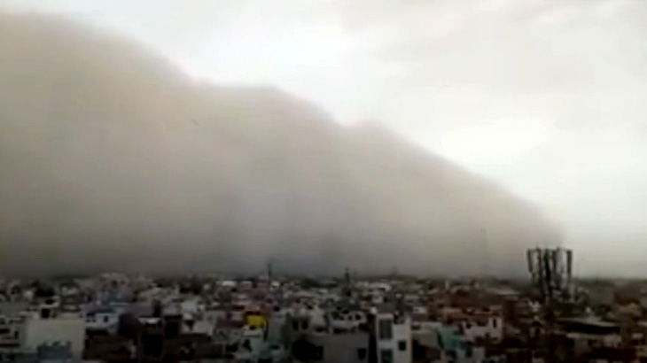 Clip bão cát kinh hoàng giết chết ít nhất 100 người ở Ấn Độ - Ảnh 2.
