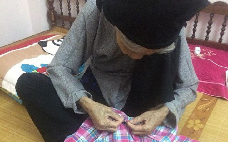 Mẹ quê 80 tuổi tự đi học cách sống chung cư và thành công