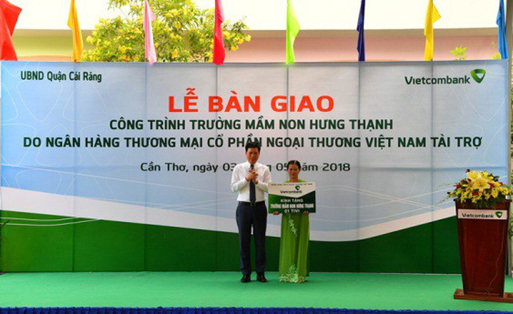 Bàn giao trường mầm non ở Cần Thơ do Vietcombank tài trợ - Ảnh 4.