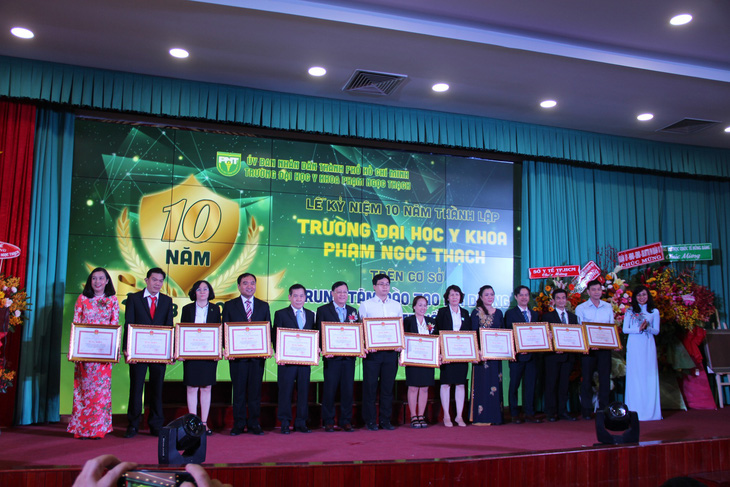 Kỉ niệm 10 năm thành lập Đại học Y khoa Phạm Ngọc Thạch - Ảnh 2.