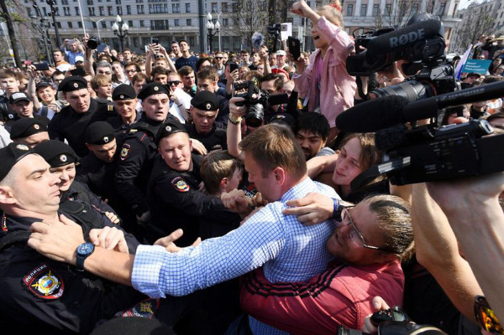 Nga thả lãnh đạo đối lập Alexei Navalny - Ảnh 1.