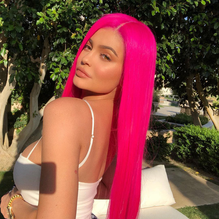 Kylie Jenner - bà mẹ hot girl hay bà trùm mỹ phẩm? - Ảnh 5.