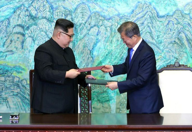 Ông Kim vừa rời Trung Quốc, ông Trump điện cho ‘ông bạn Tập’ - Ảnh 3.