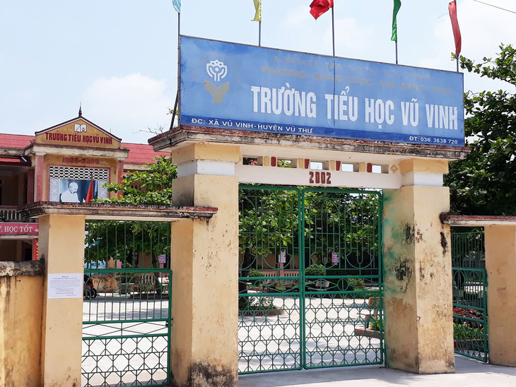 Cô giáo đánh tím tay học sinh lớp 1 vì đọc viết chưa thạo - Ảnh 2.