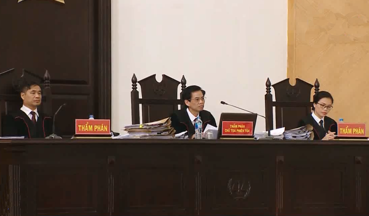 Phiên tòa ông Đinh La Thăng nghỉ sớm chờ triệu tập người quan trọng - Ảnh 2.
