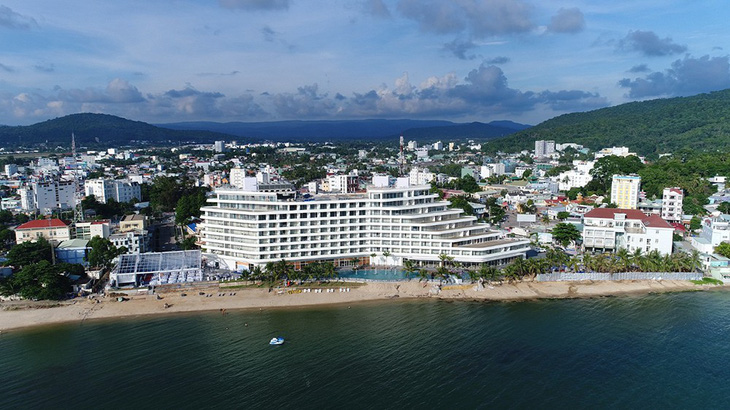 Khai trương khách sạn hình con tàu Seashells Phú Quốc Hotel & Spa - Ảnh 1.