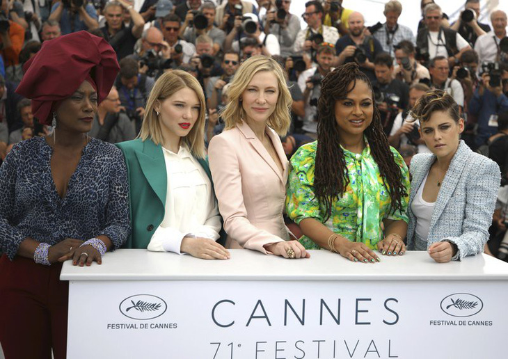 Cannes 2018 ngày đầu tiên qua ảnh: Nỗ lực đề cao phụ nữ - Ảnh 6.