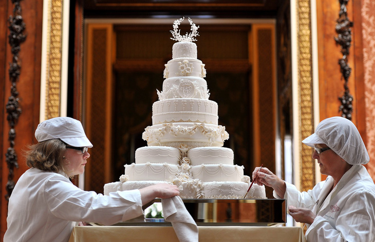 Bánh cưới Hoàng gia Anh thành bánh cupcake thu nhỏ ở Mỹ - Ảnh 3.