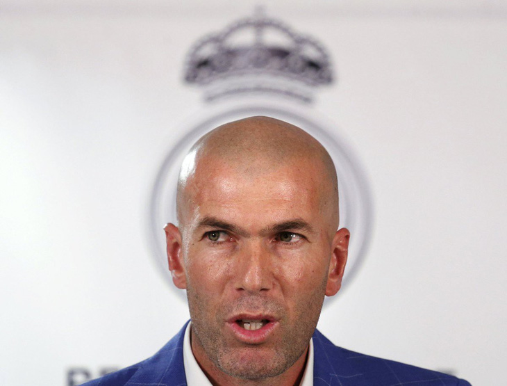 Thêm một cú ‘chạm bước một’ vĩ đại của Zidane - Ảnh 1.