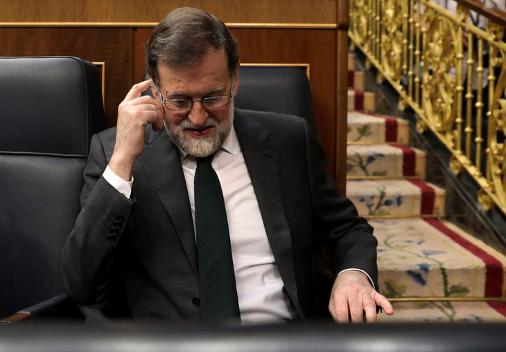 Thủ tướng Tây Ban Nha mất chức sau cuộc bỏ phiếu bất tín nhiệm - Ảnh 1.