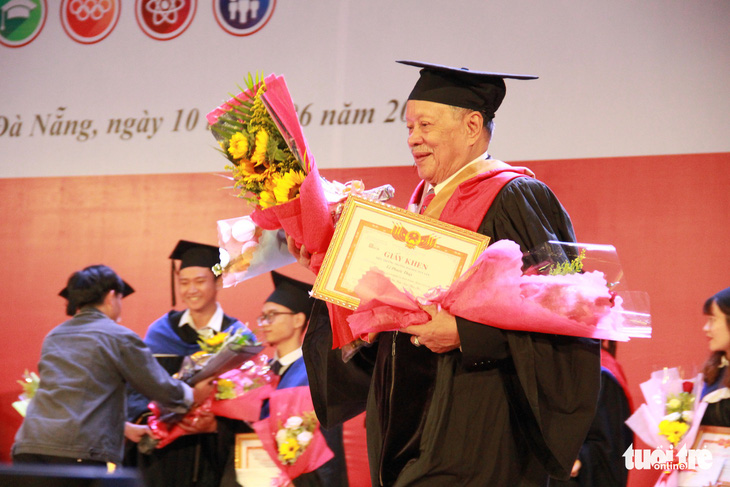 Cụ Lê Phước Thiệt hoàn thành giấc mơ thạc sĩ ở tuổi 85 - Ảnh 2.