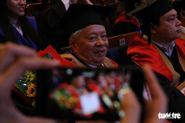 Cụ Lê Phước Thiệt hoàn thành giấc mơ thạc sĩ ở tuổi 85 - Ảnh 5.