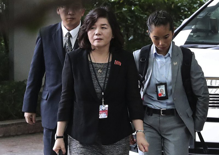 Ông Kim Jong Un đưa đến 4 phụ nữ cùng dự hội đàm thượng đỉnh - Ảnh 2.