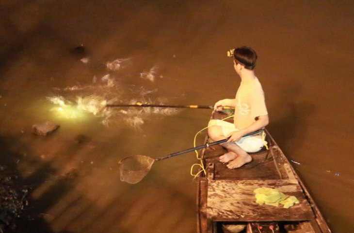 Ông Đoàn Ngọc Hải đề nghị xử lý việc bắt cá trên kênh Nhiêu Lộc - Ảnh 1.