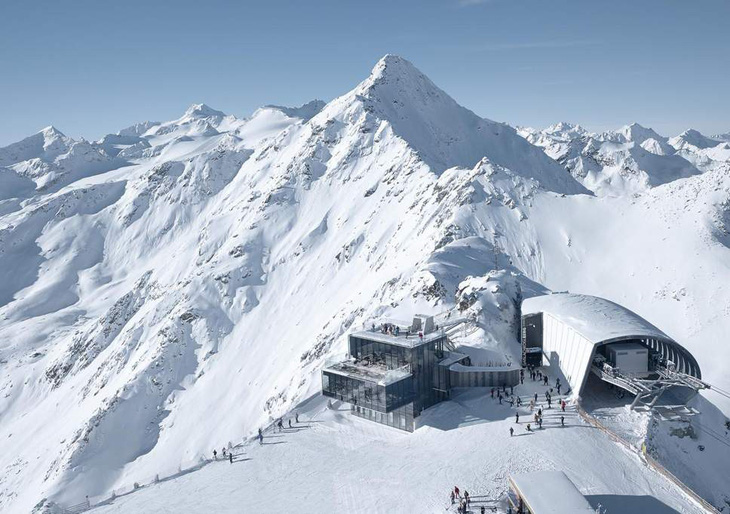 Bảo tàng James Bond trên núi Alps - bối cảnh phim Spectre - Ảnh 2.