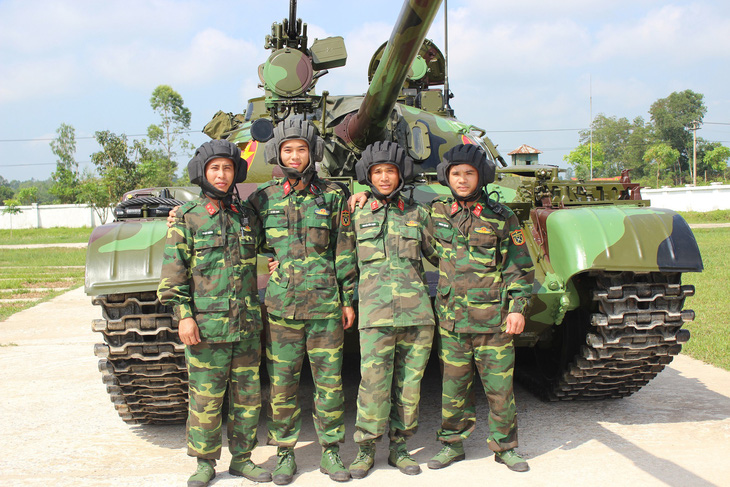 Lính xe tăng ở tây Nghệ An - Ảnh 1.