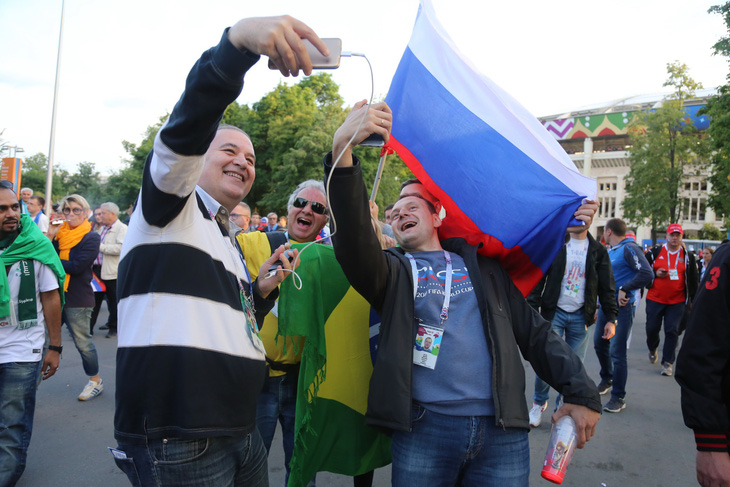 Cảm xúc trái ngược của CĐV Nga sau đại thắng ở World Cup - Ảnh 6.