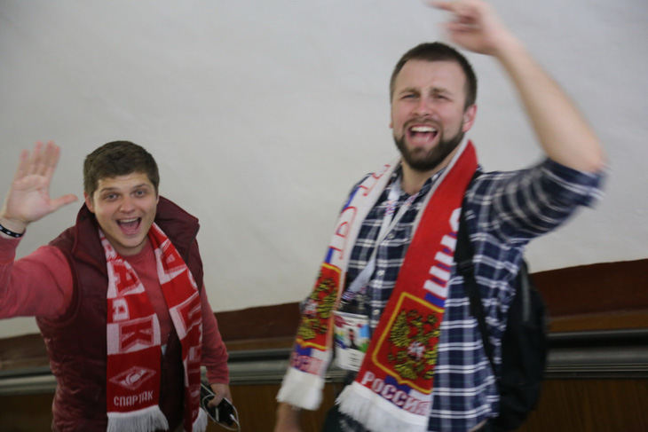 Cảm xúc trái ngược của CĐV Nga sau đại thắng ở World Cup - Ảnh 10.