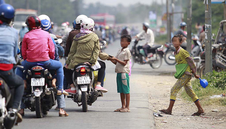 Cho tiền người ăn xin: Hào hiệp không đúng chỗ - Ảnh 1.