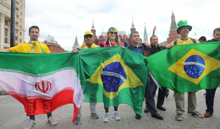 Xem người Nga kiếm tiền từ bữa tiệc bóng đá World Cup 2018 - Ảnh 1.