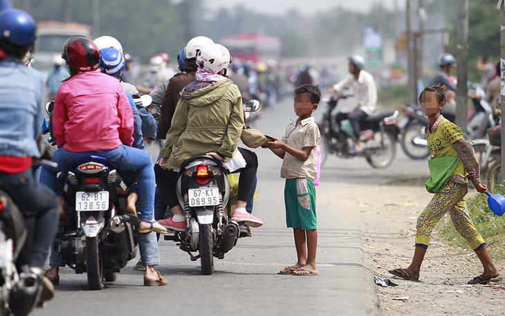 Cho tiền người ăn xin: Hào hiệp không đúng chỗ