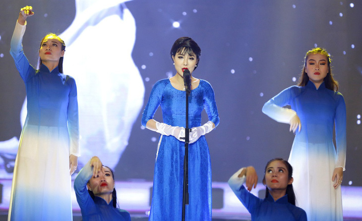 Á hậu Băng Khuê bất ngờ với giọng hát như ca sĩ ở Gương mặt điện ảnh - Ảnh 1.