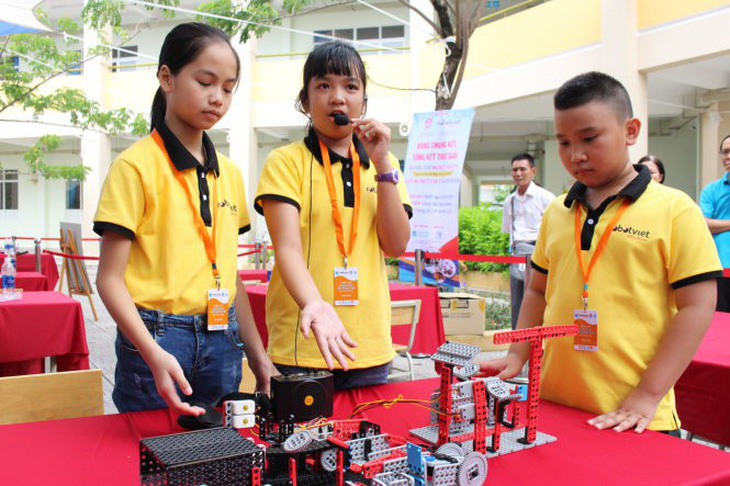 Mô hình xử lý rác của học trò tiểu học thắng giải Robotacon - Ảnh 1.