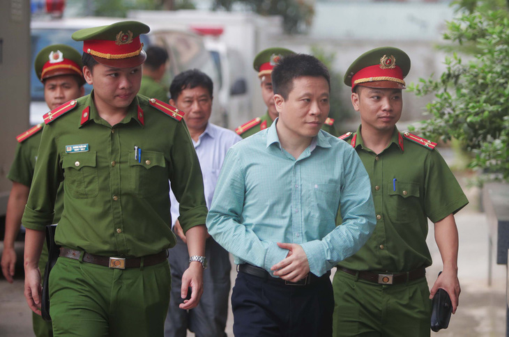 Xử phúc thẩm ông Đinh La Thăng trong vụ PVN mất 800 tỉ - Ảnh 2.