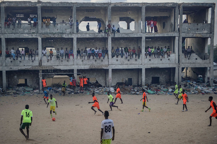 Tình yêu bóng đá ở những ‘sân vận động’ đặc biệt nhất thế giới - Ảnh 7.