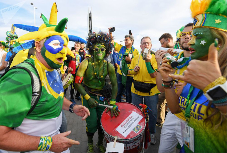 World Cup 2018: Cổ động viên chịu chơi hoành tráng - Ảnh 14.