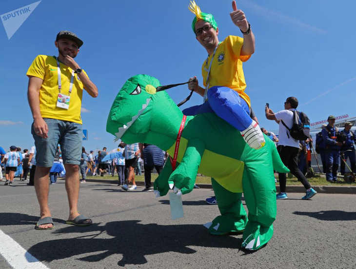 World Cup 2018: Cổ động viên chịu chơi hoành tráng - Ảnh 5.