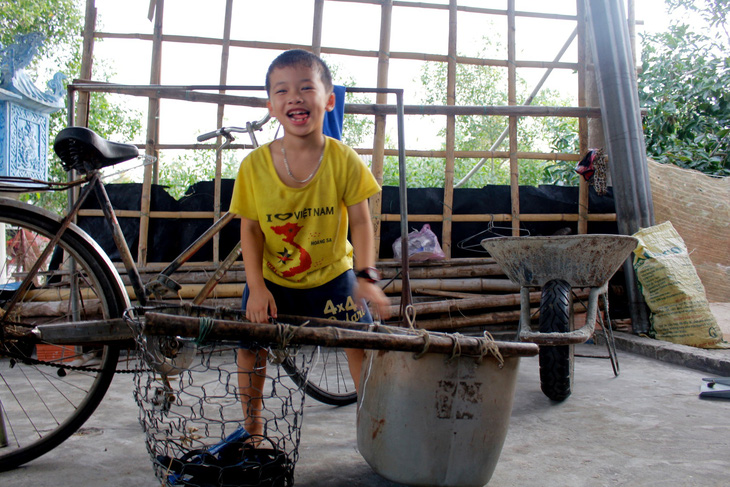 Em không được đi học vì nhà quá nghèo - Ảnh 3.