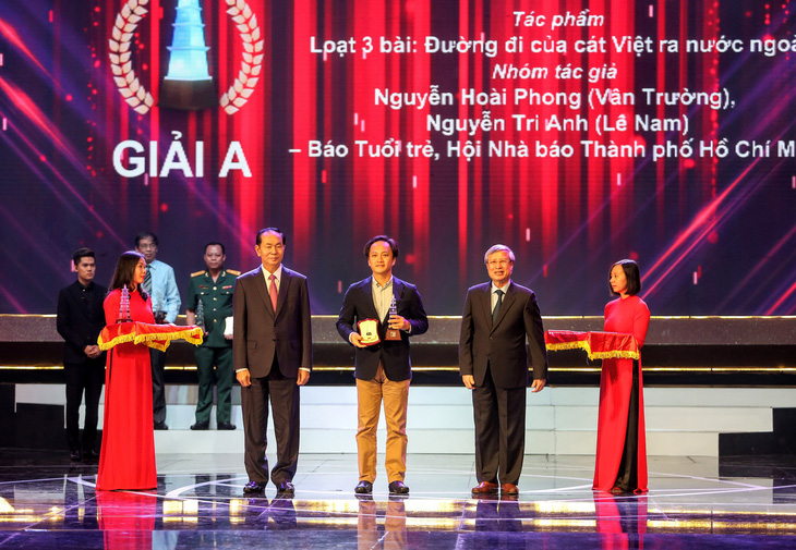 Đường đi của cát Việt của Tuổi Trẻ nhận Giải A Báo chí Quốc gia - Ảnh 1.