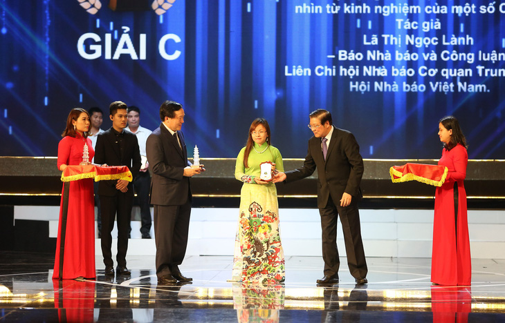 Đường đi của cát Việt của Tuổi Trẻ nhận Giải A Báo chí Quốc gia - Ảnh 2.