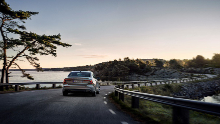 Volvo S60 2019 trình làng tại Mỹ, giá 35.800 USD - Ảnh 5.