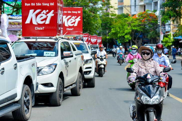 Thần tình yêu đi xế ngầu vòng quanh Sài Thành - Ảnh 4.