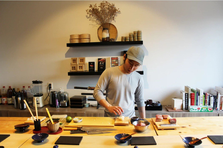 Sinh viên mở nhà hàng Nhật trong ký túc xá - Ảnh 1.