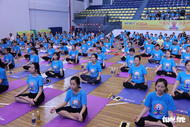 Đa dạng lứa tuổi tham gia Ngày Quốc tế Yoga ở TP.HCM - Ảnh 1.
