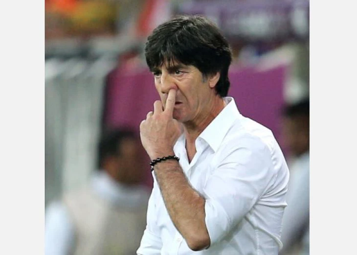 Joachim Low được khuyên chỉnh đốn tác phong - Ảnh 3.