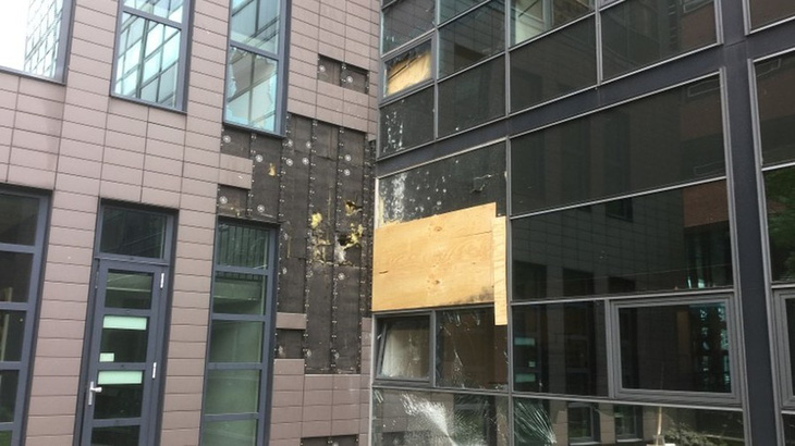 Tòa nhà văn phòng ở Amsterdam bị tên lửa chống tăng tấn công - Ảnh 1.