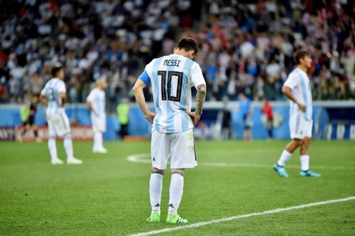 Maradona sốt ruột, muốn truyền lửa cho Messi và đàn em - Ảnh 4.