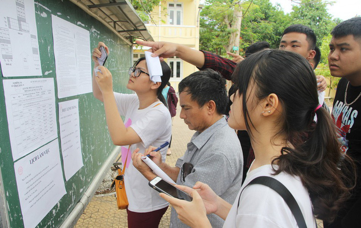 Quên chứng minh nhân dân, nhiều thí sinh phải làm giấy cam đoan - Ảnh 11.