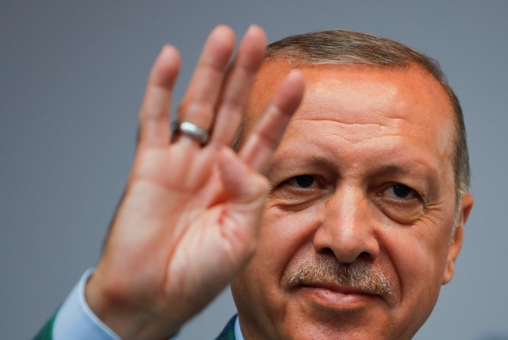 Tổng thống Thổ Nhĩ Kỳ hồi hộp chờ lá phiếu của dân - Ảnh 4.