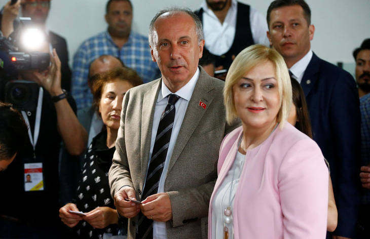 Tổng thống Thổ Nhĩ Kỳ hồi hộp chờ lá phiếu của dân - Ảnh 3.
