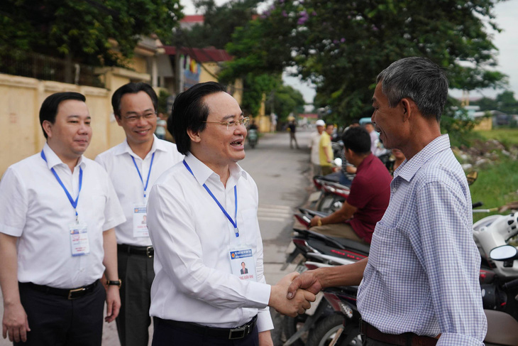 Bộ trưởng Phùng Xuân Nhạ nhắc thí sinh thi đúng quy chế - Ảnh 1.