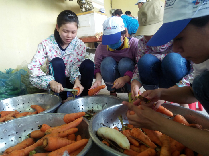 ‘Khu căn cứ’ đặc biệt nấu ăn cho sĩ tử Vĩnh Long - Ảnh 5.