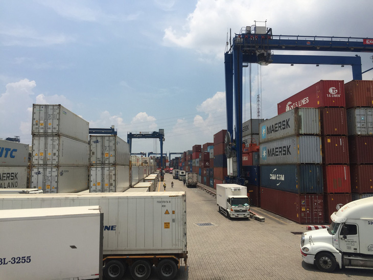 Hải quan muốn trục xuất container phế liệu vô chủ - Ảnh 1.